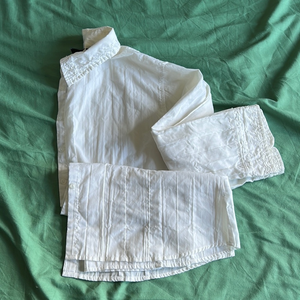 Sonoma Medium White Embroidered Button Down